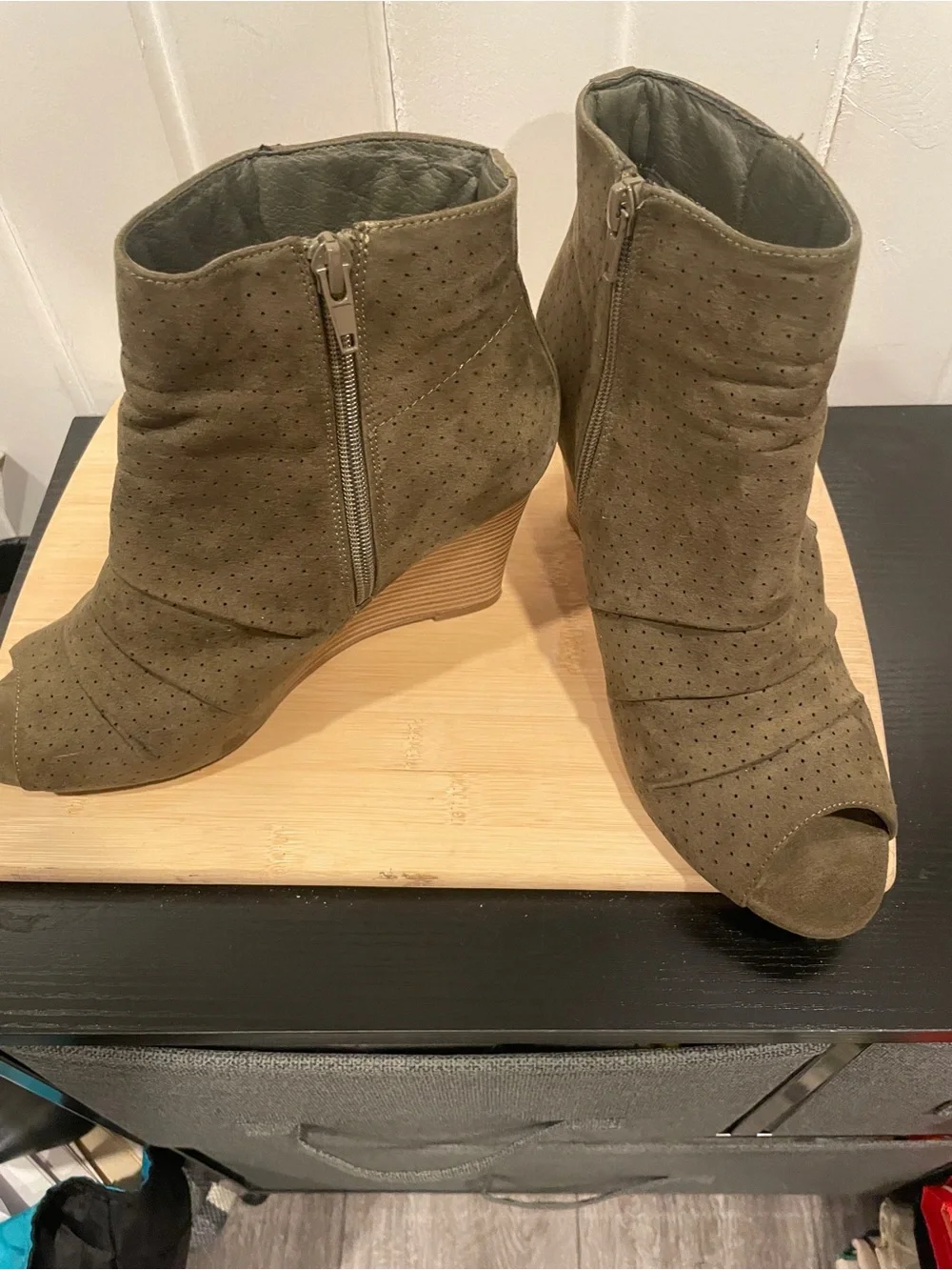 Report Olive Green Peep-Toe Wedge Booties suede size 8